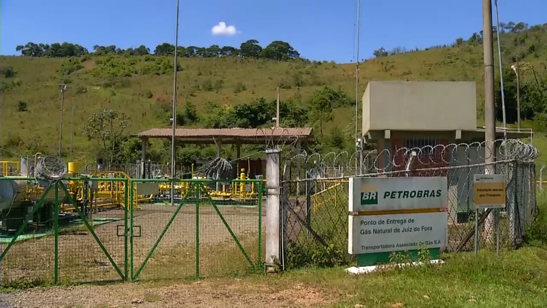 Pego no pulo: bandido é rendido por seguranças durante furto